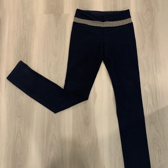 LULU Lemon matching set. - Picture 3 of 5